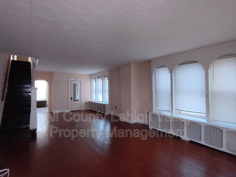 226 E Ettwein St – photo 4