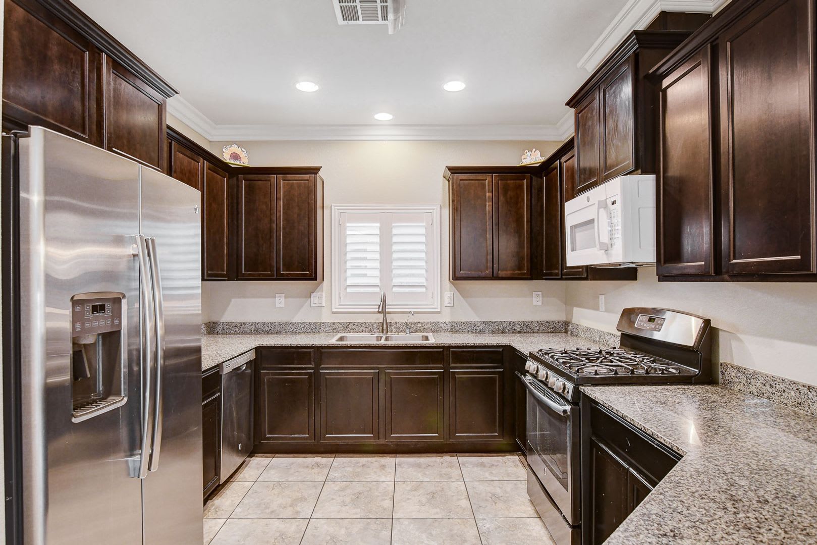 Spacious four bedroom in the Southwest – photo 1