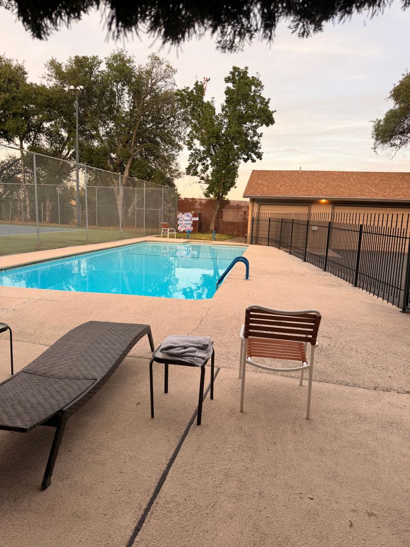 2-tbedroom, 2-bath home in Redding – photo 4