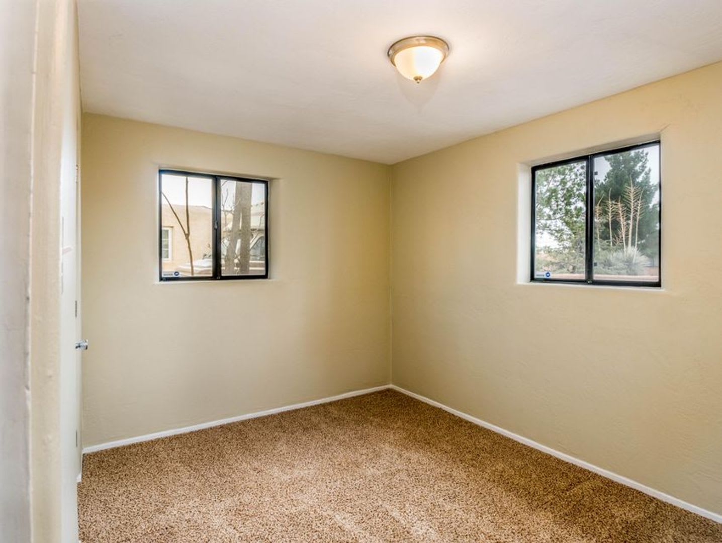 Charming two bedroom home – photo 4