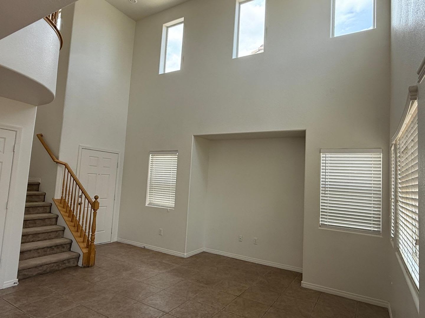 3 BEDROOMS HOME WITH 2.5 BATHROOMS – photo 3
