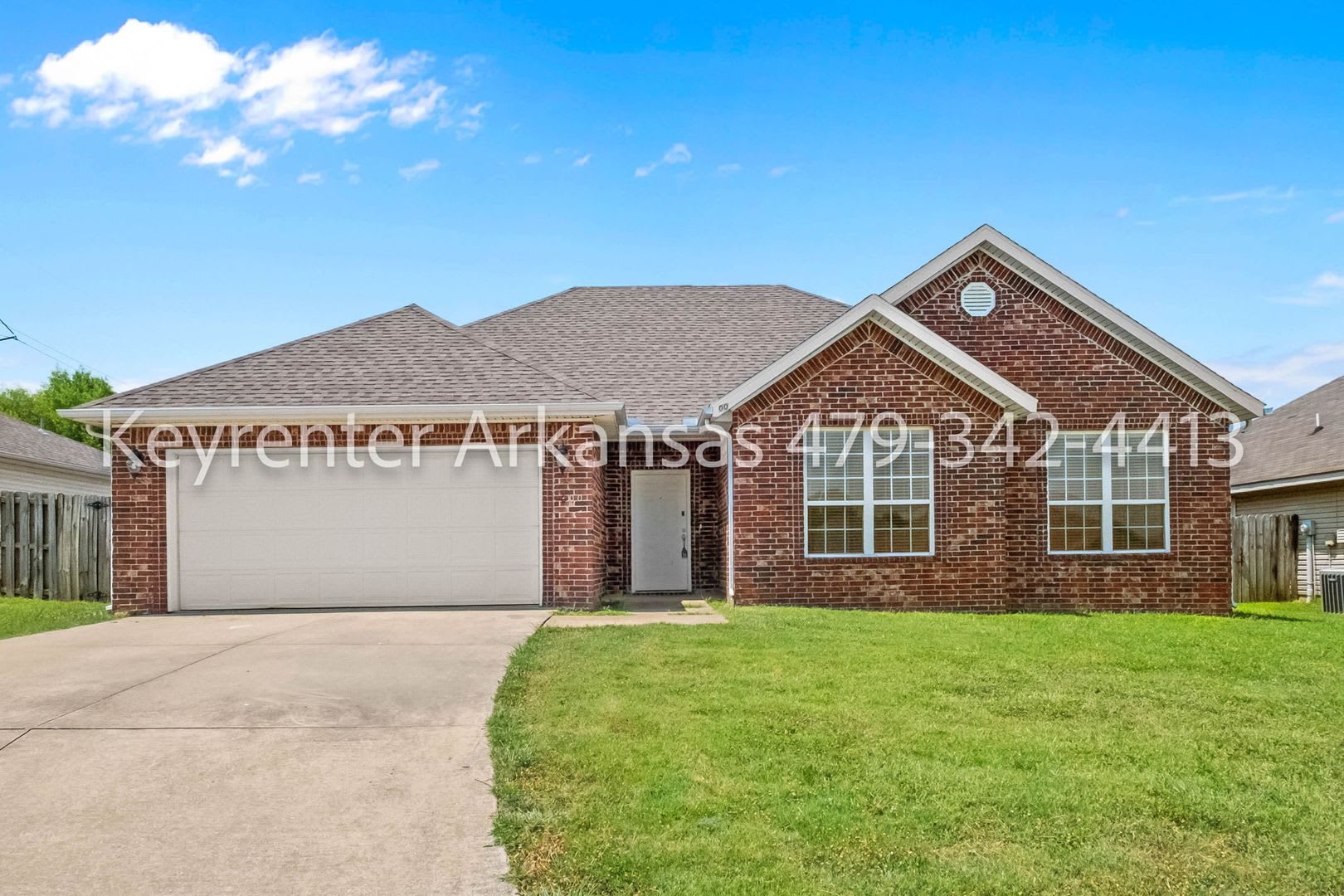 Bright 3 Bedroom Bentonville Home with Fenced Yard & Natural Light – photo 1