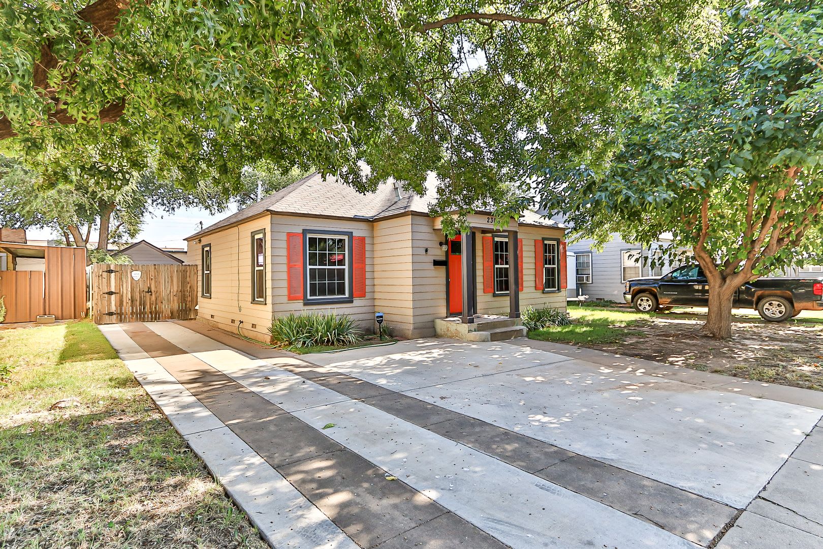 2/1 FOR LEASE – photo 3