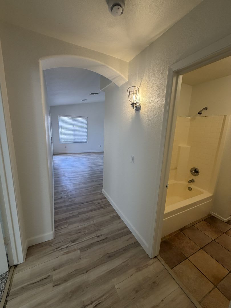 Refreshed 4 bed 2 bath with curb appeal and charm! – photo 4