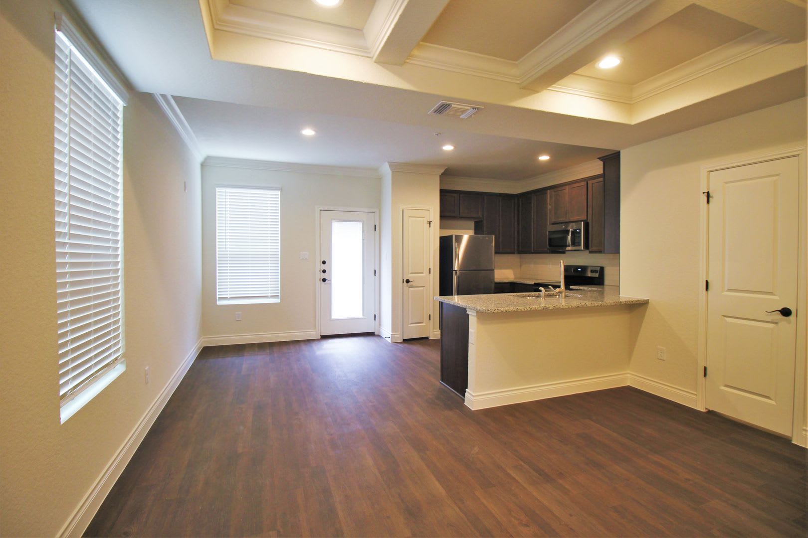 1 Month Free Rent 3 2 5 1 5 Includes Fridge Washer Dryer Oversized 1 Car Garage Fenced In Yard Nbisd – photo 4