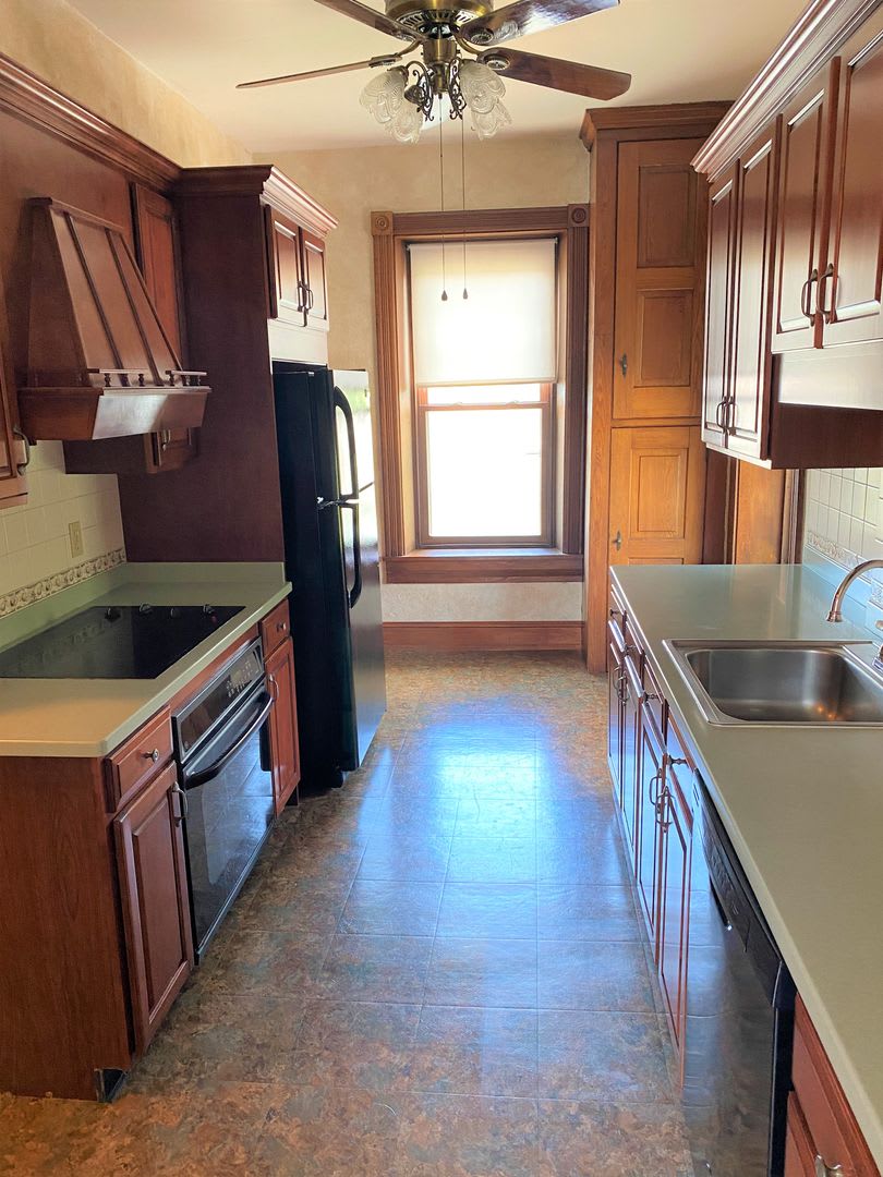 Spacious 3 Bedroom With Bonus Room – photo 1