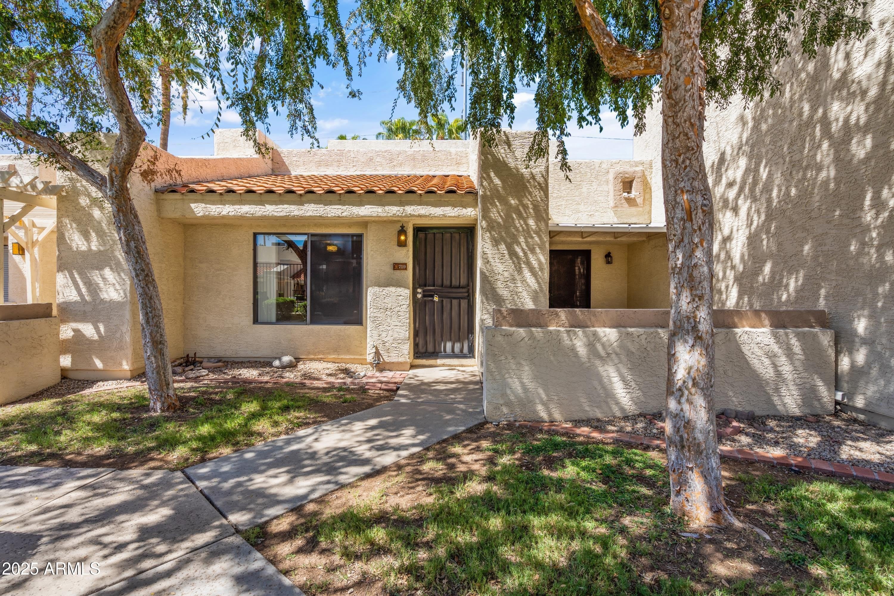 719 E LOLA Drive – photo 2