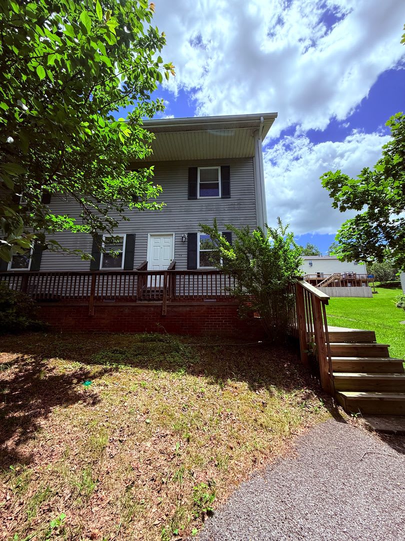 3 Bedroom, 2.5 Bath Townhouse – photo 1