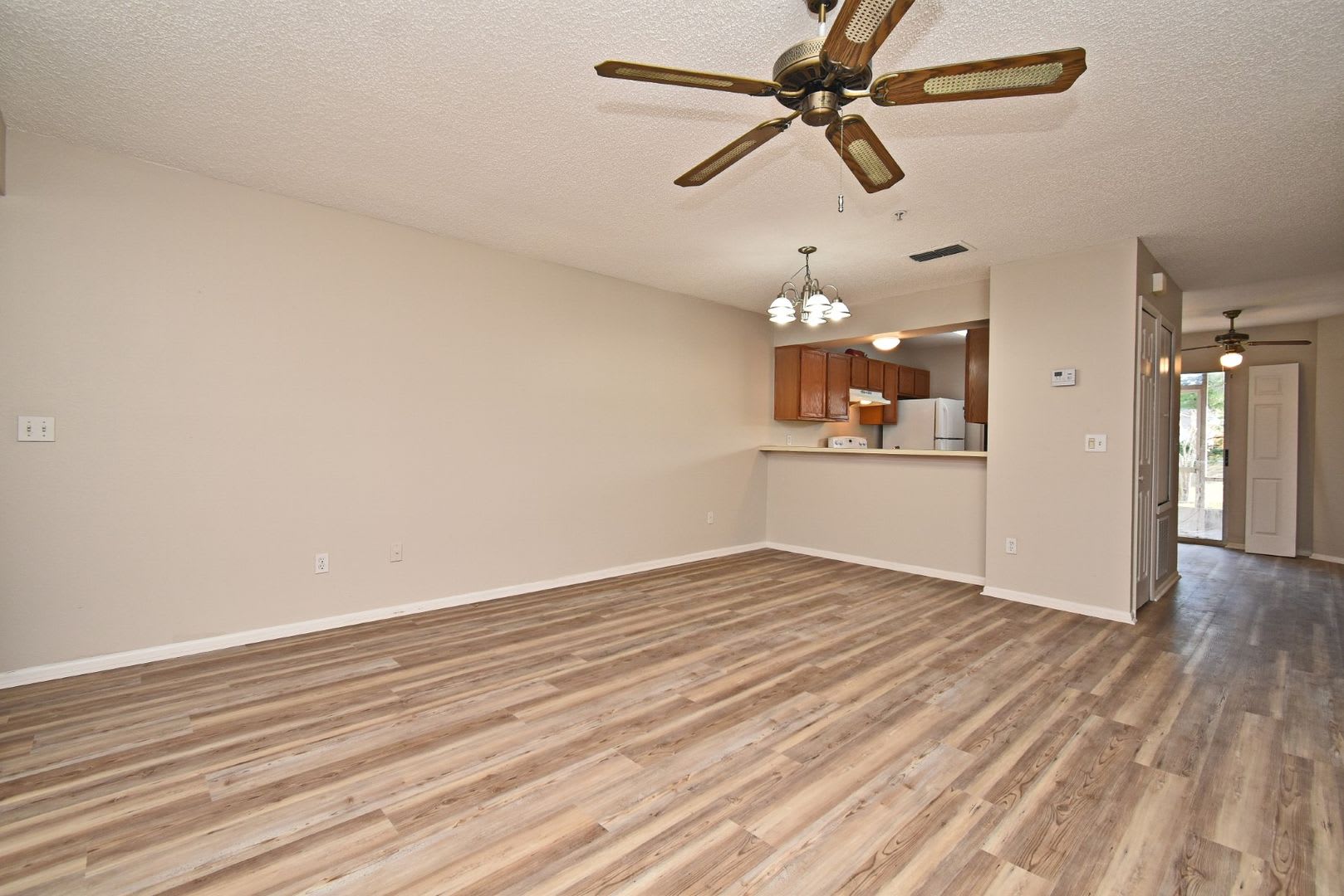Spacious 2 bedroom 2 bath condo practically on UCF campus – photo 5