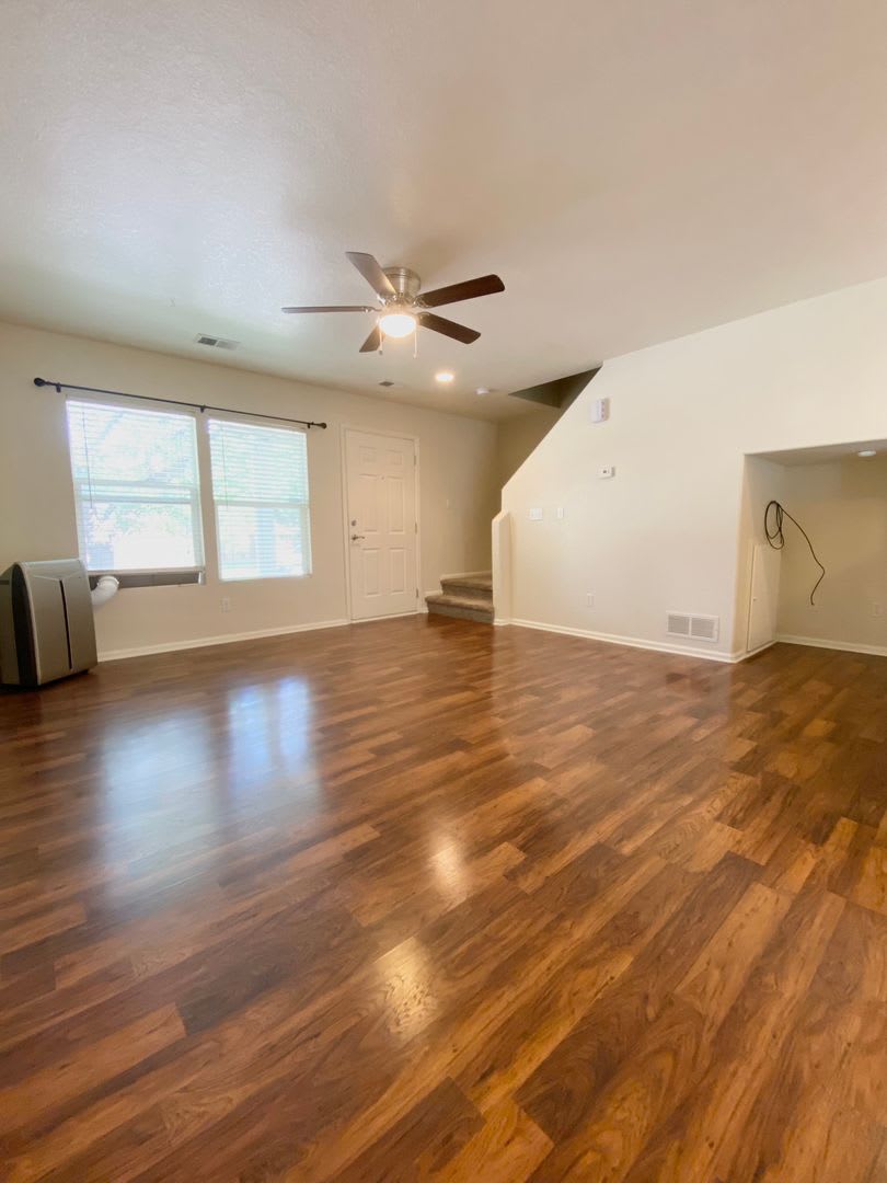 Beautiful South Lakewood Home with Updates, Space &amp; Convenience! Available 8/10/2026 – photo 2