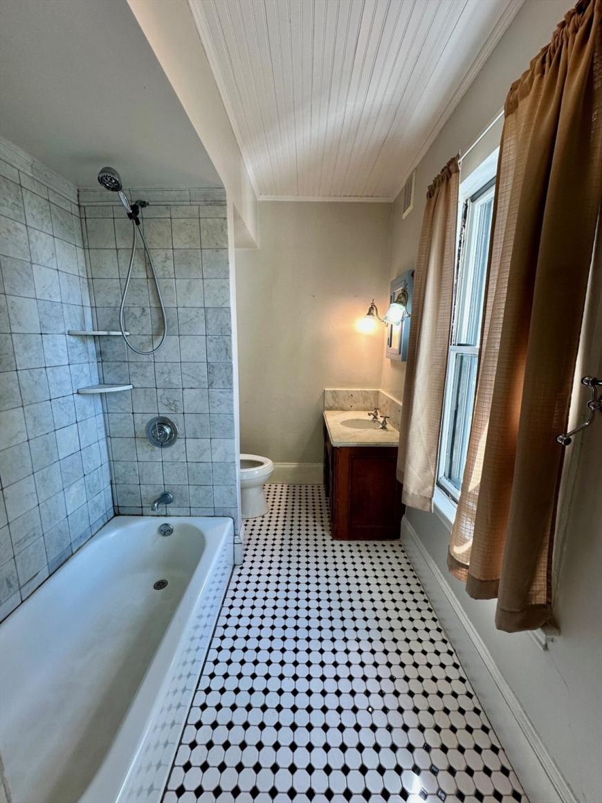 984 Chestnut – photo 2