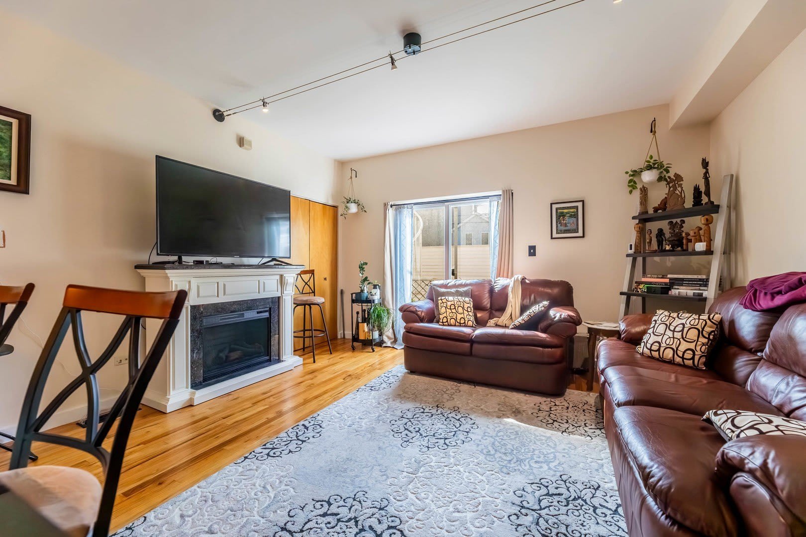 1060 N Hermitage Avenue – photo 4