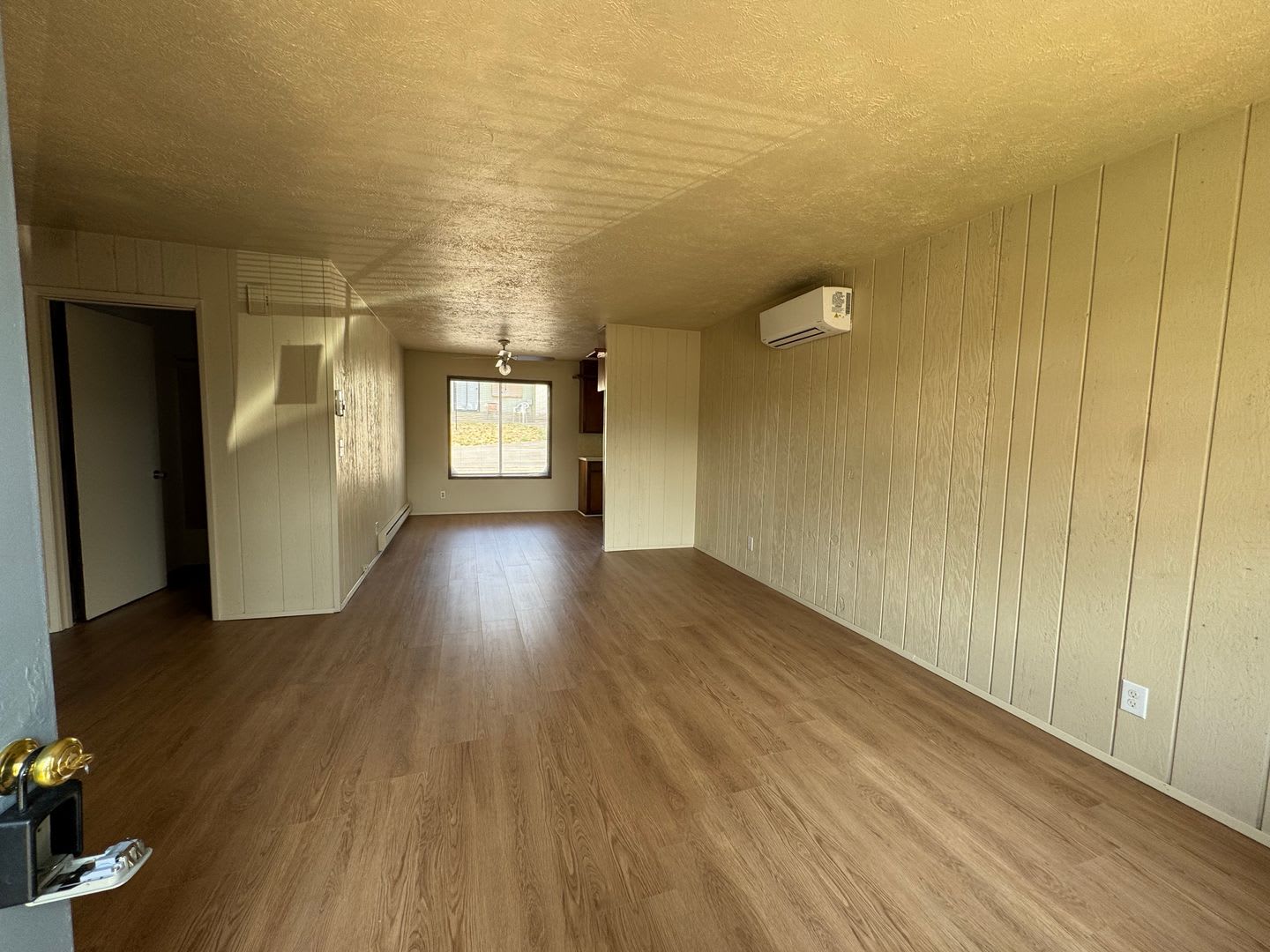 2 Bedroom Duplex with Garage – photo 3