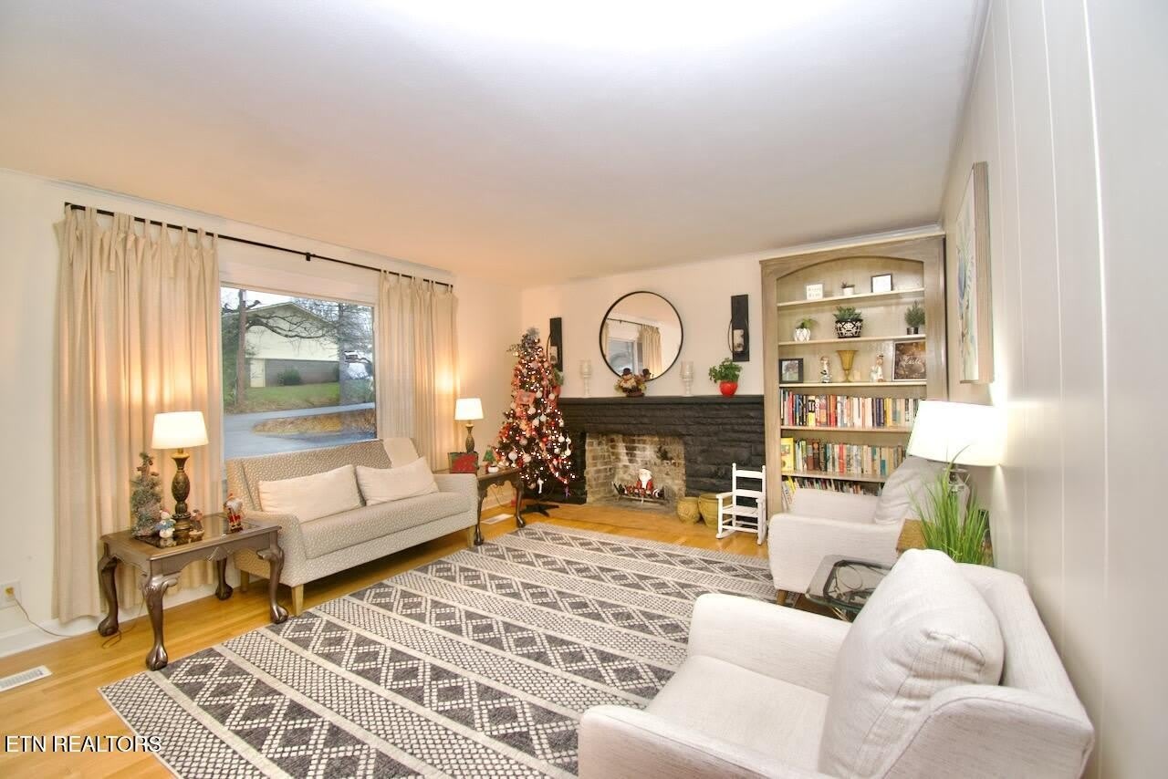 1204 Redwood Ave – photo 4