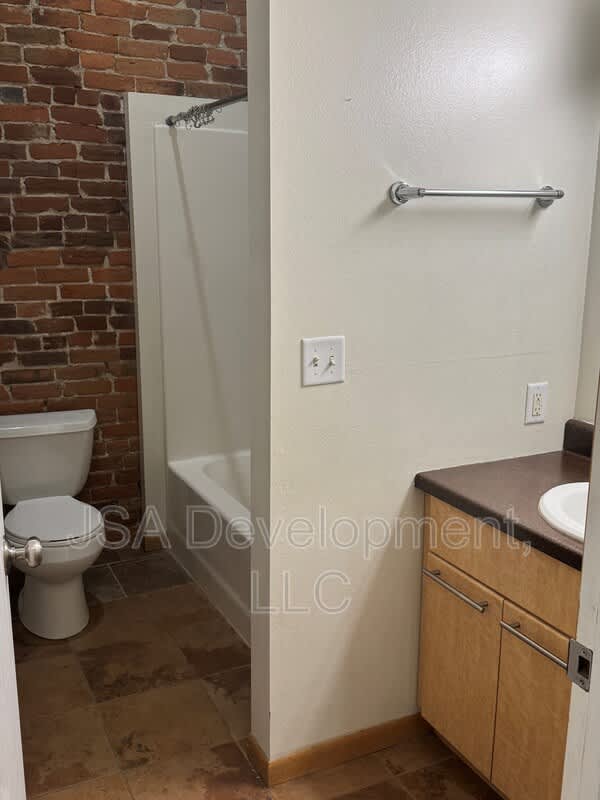 220-224 E 4th St – photo 5