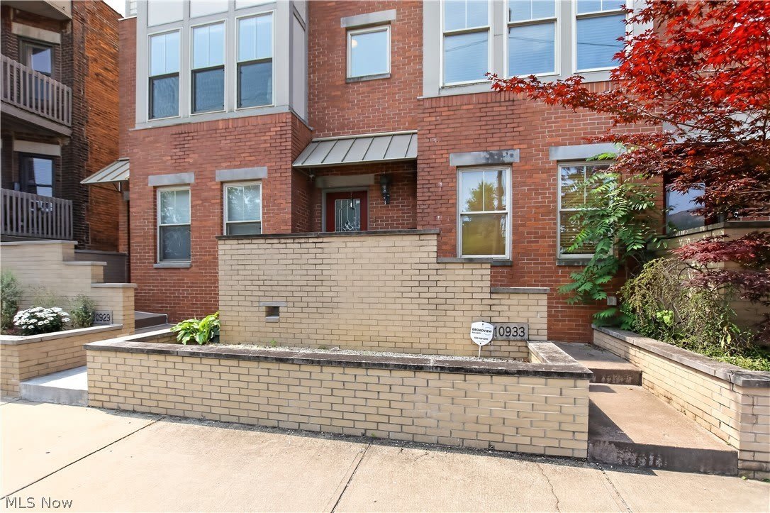 10933 Detroit Avenue – photo 2