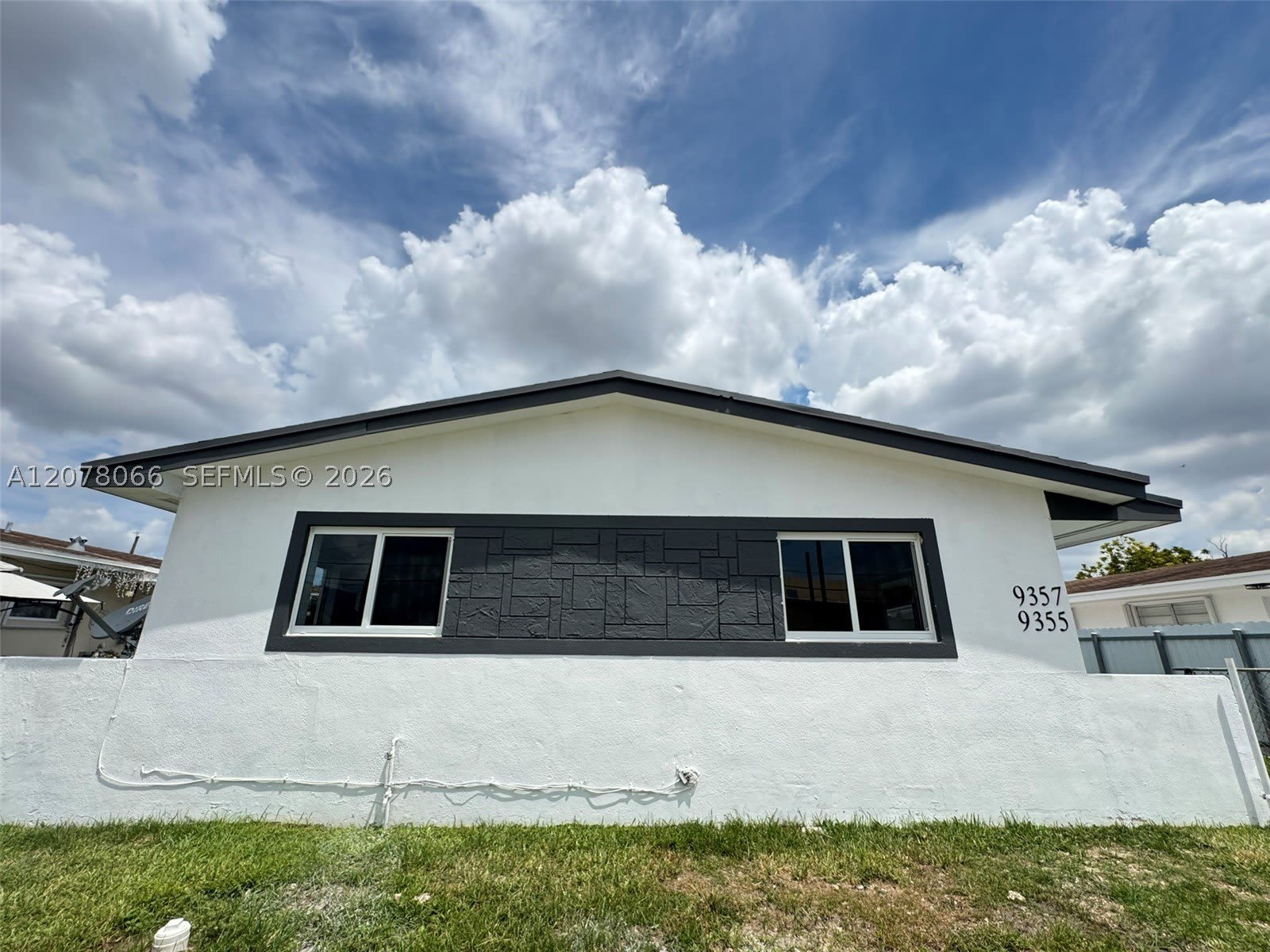 9355 SW 39th St – photo 1