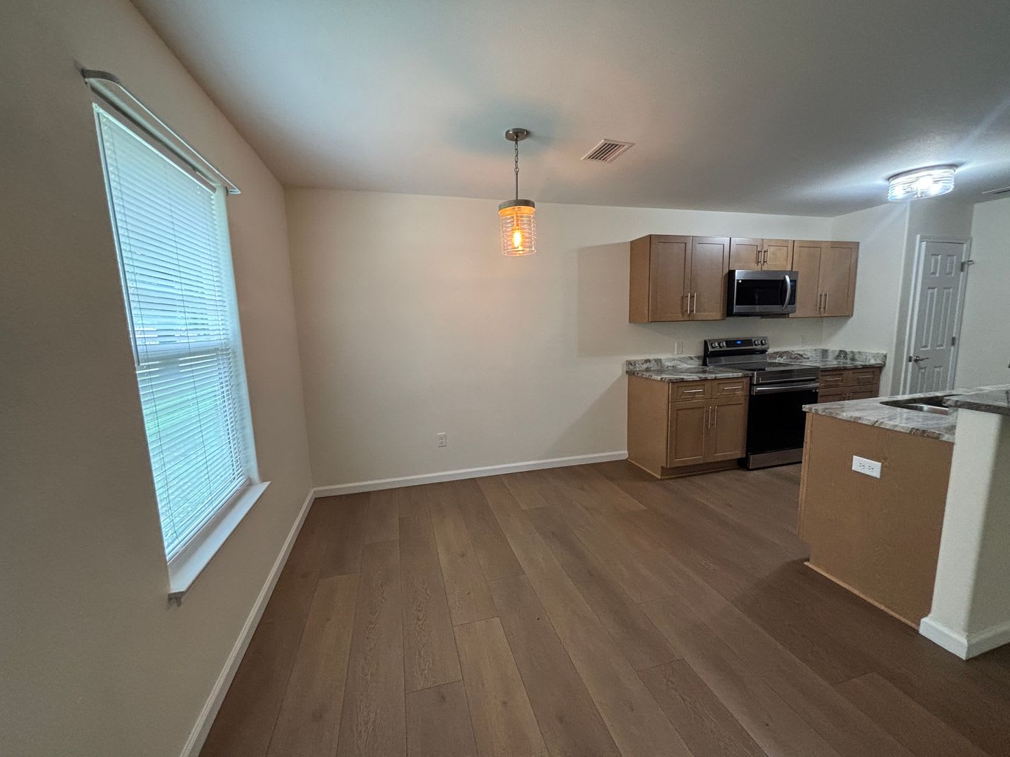 1379 Stratford – photo 5