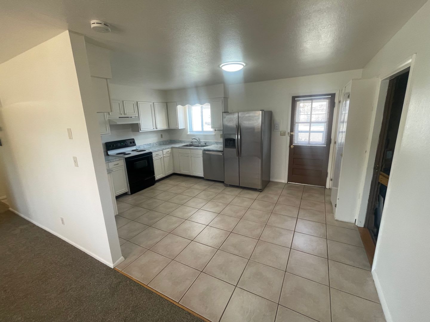 Three Bedroom Bayfield House with Large Fenced Backyard – photo 5