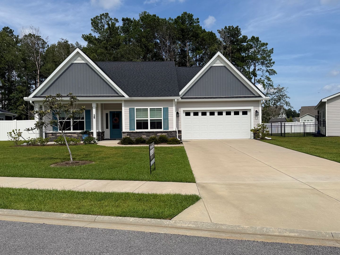 Beautiful Home in Hearthstone Lakes – photo 1