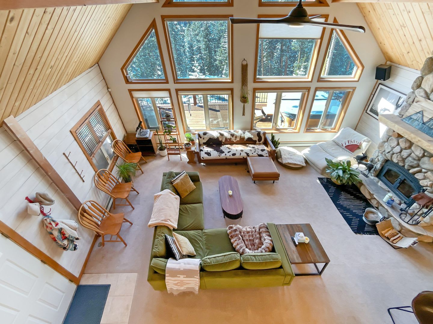 Luxury Home in the woods with unparalleled views! Garage! Pets Negotiable! Hot tub! – photo 3