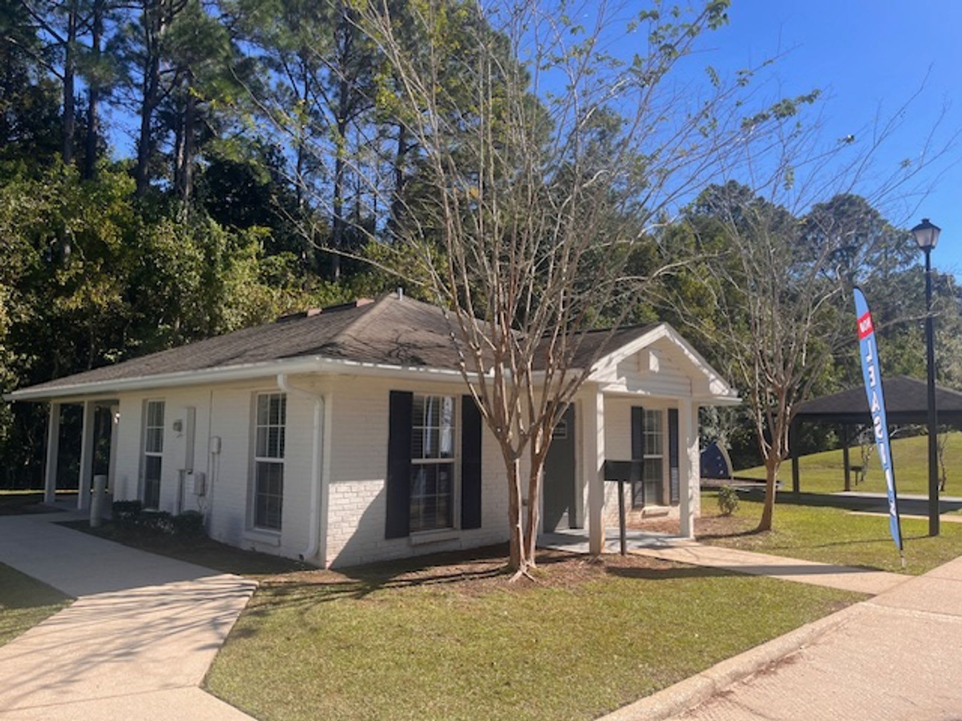Captain's Landing Apartments – photo 2