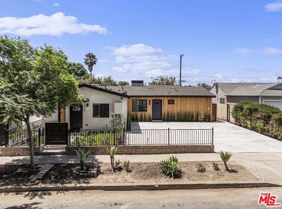 7931 Zelzah Ave – photo 2
