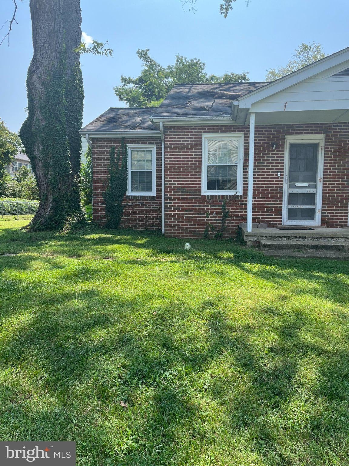 101 E LOCUST Street – photo 2