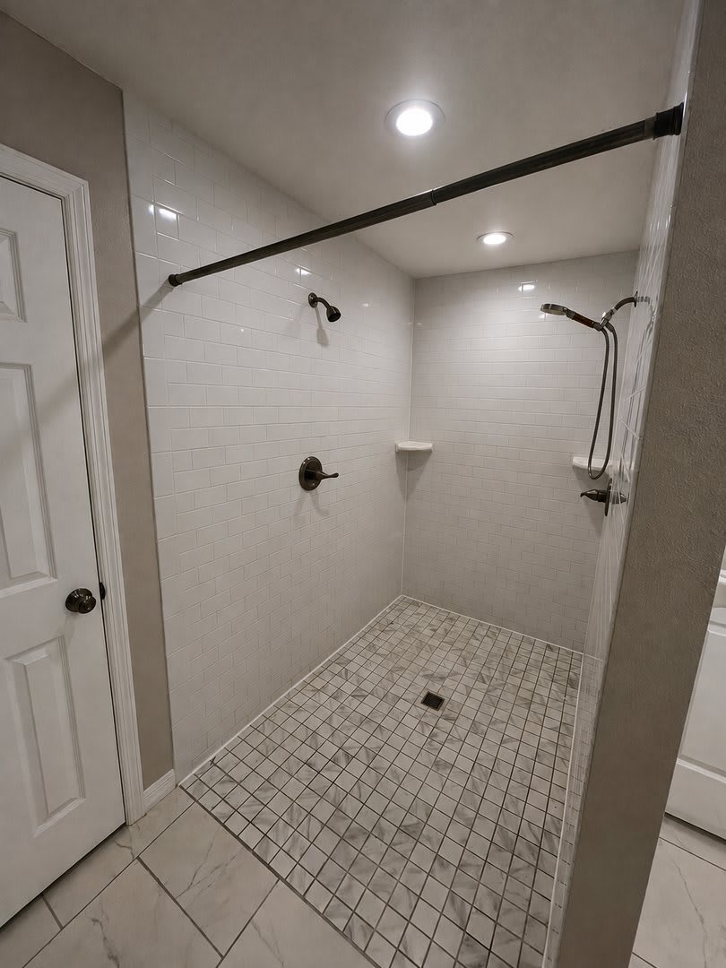Spacious 3BR/2BA Home w/ Vaulted Ceilings &amp; Granite Countertops! – photo 4