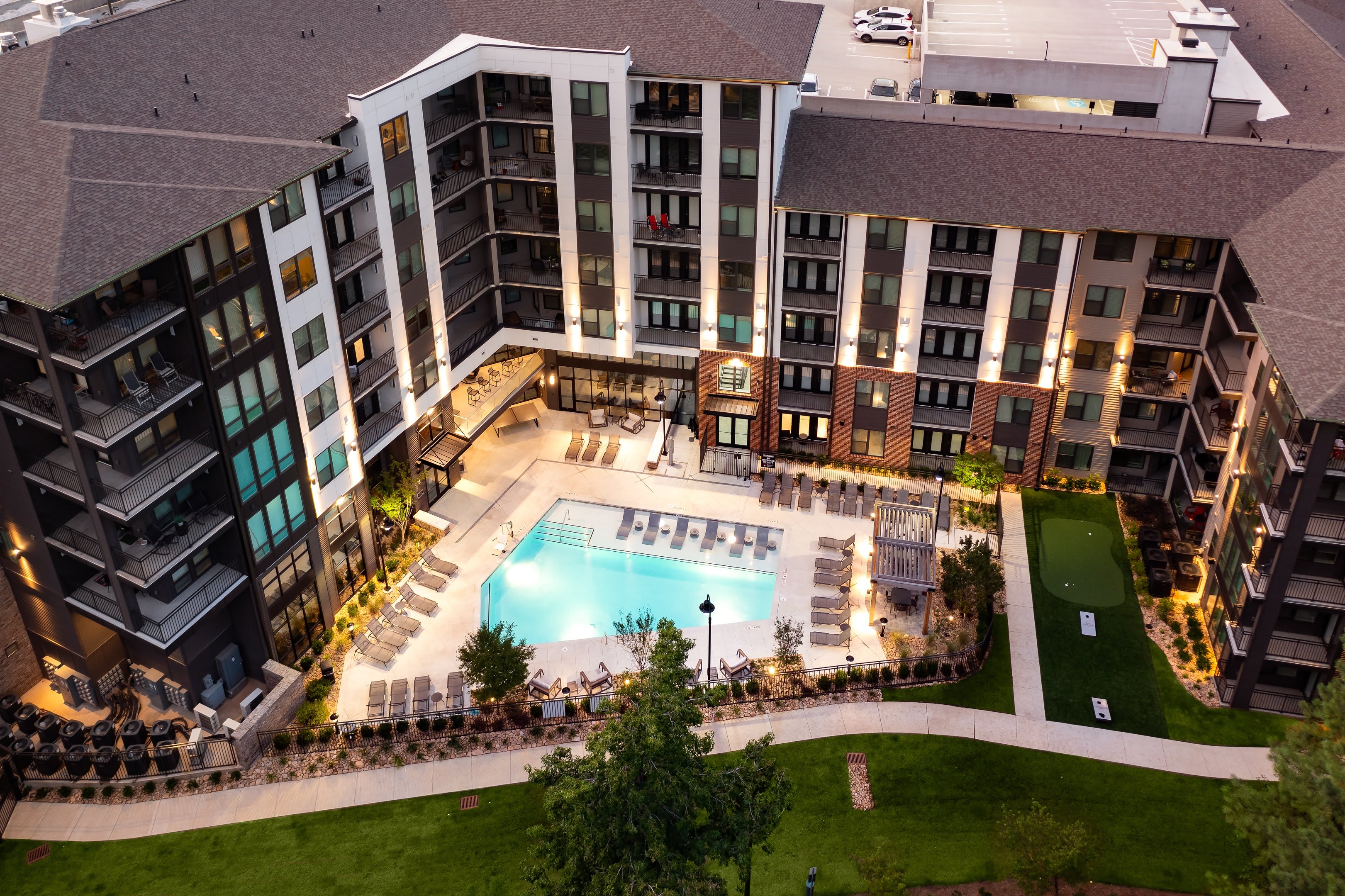 915 Glenwood Apartments at Grant Park – photo 2