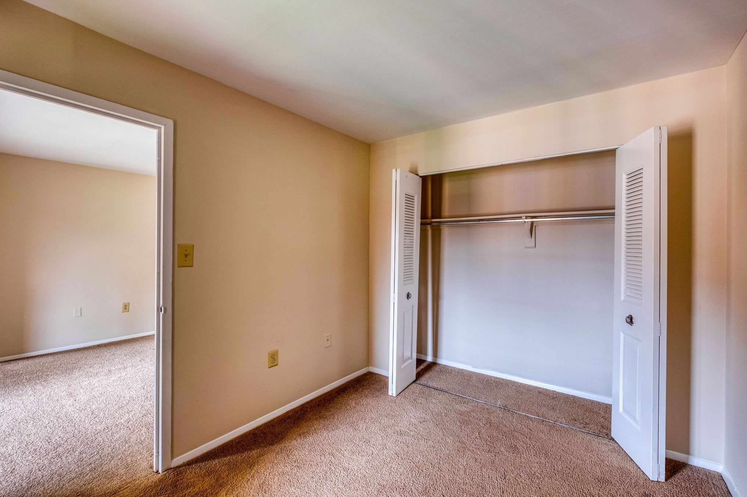 Oakton Park Apartments – photo 2