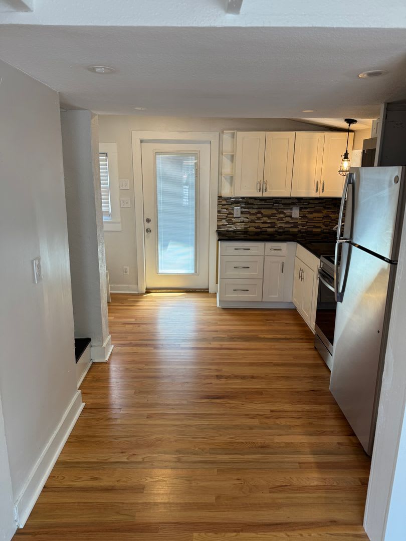 Beautiful One Bed, Two Bath With Old Tallahassee Charm – photo 5