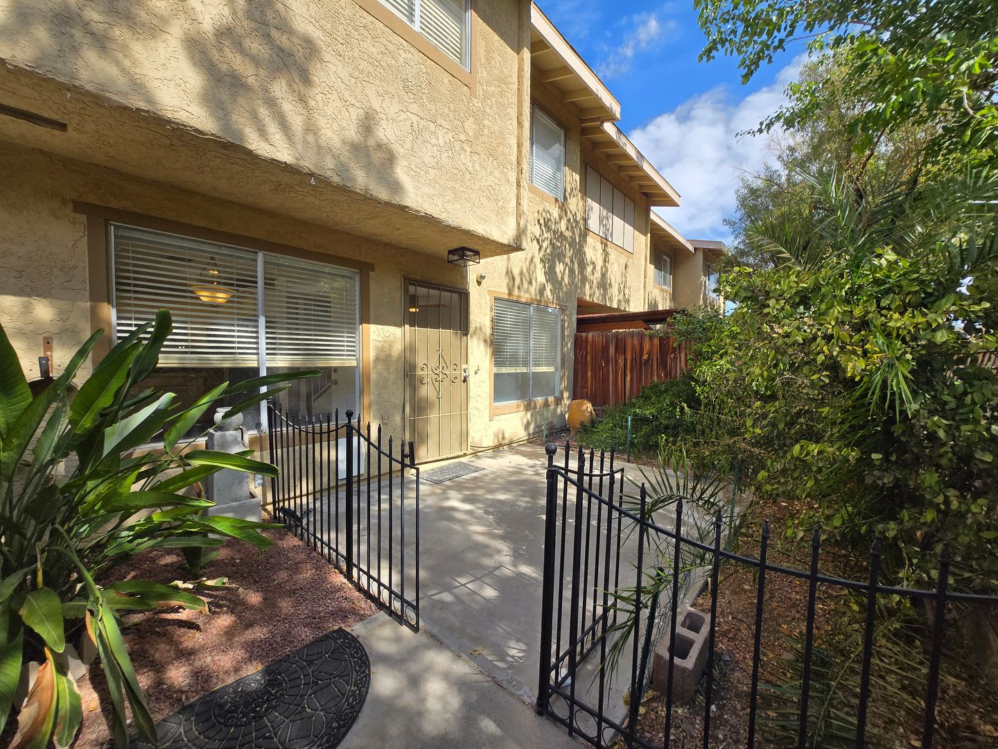 Beautiful townhome – photo 2