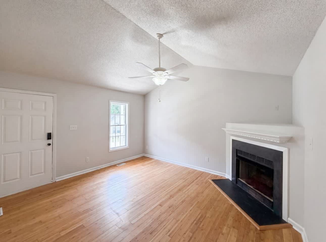1024 Laurel Leaf Rd – photo 3