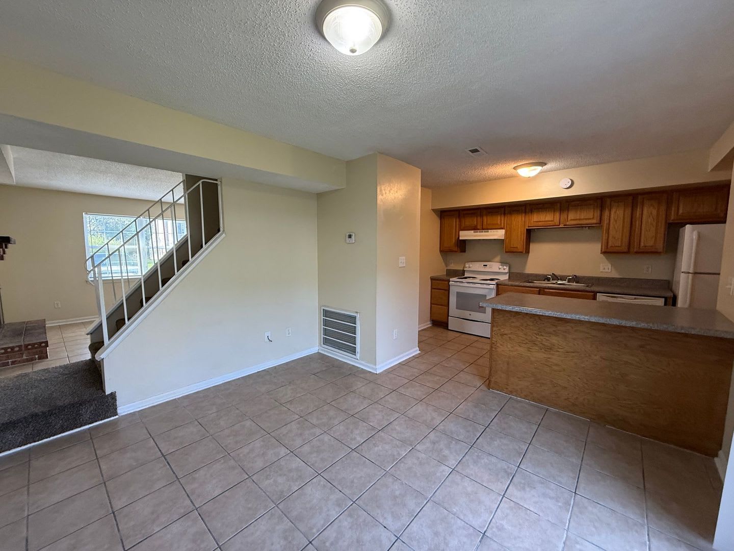 3 Bedroom 1.5 Bathroom – photo 3