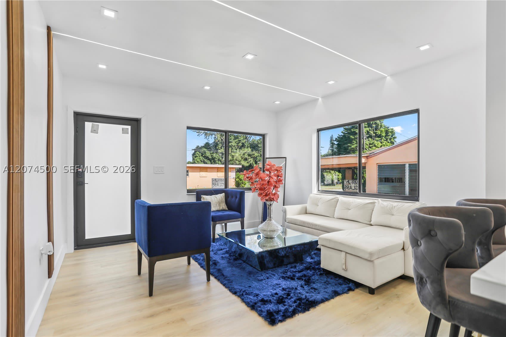 1040 NW 35th St – photo 2