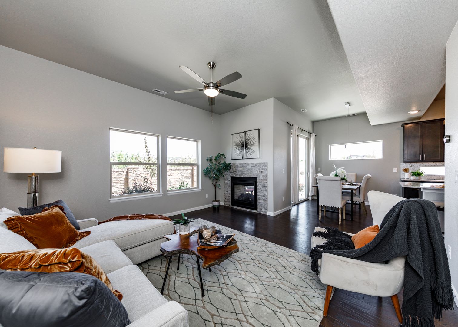 Luxury End Unit Townhome in Flying Horse – photo 4