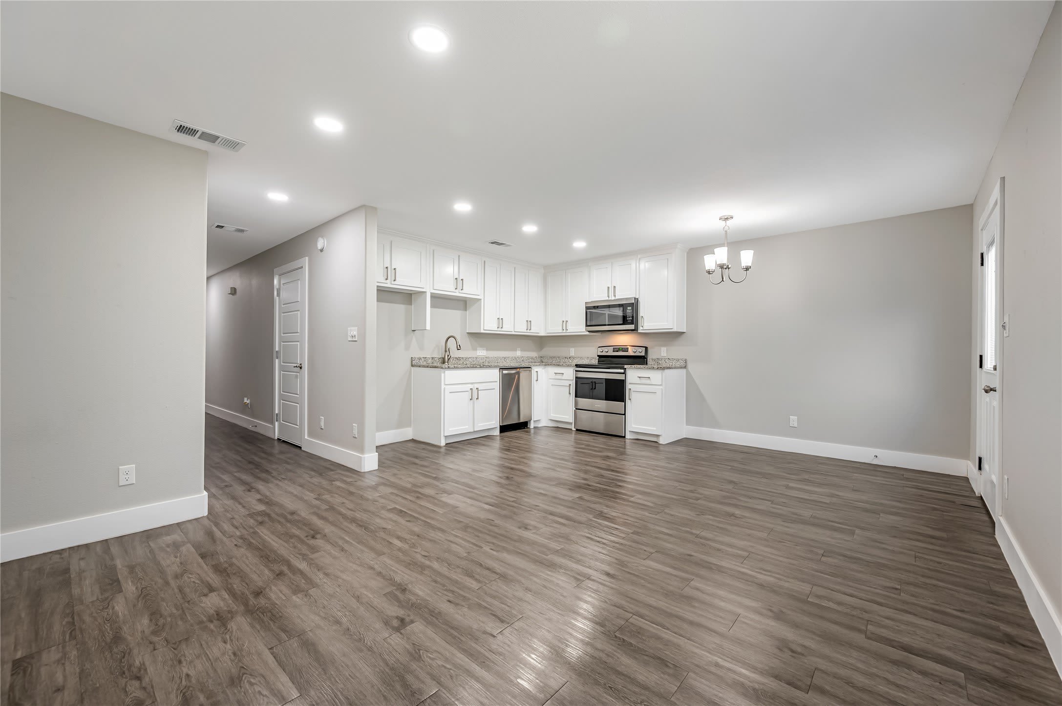 901 W Collins Street – photo 3