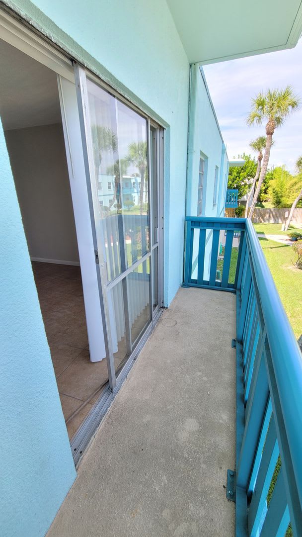 Cozy Beachside Condo in Cape Canaveral Including pool, basic cable, and water. – photo 5