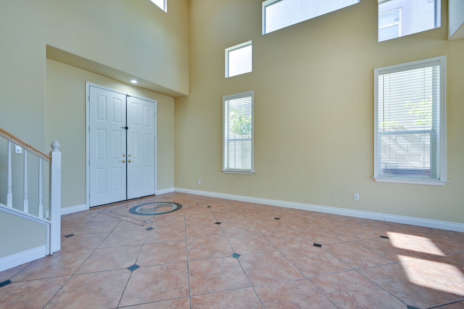 Summerlin 5 Bedroom Home W Bed Bath Downstairs 3 Car Garage Synthetic Grass In Front Yard Back Has Patio – photo 5