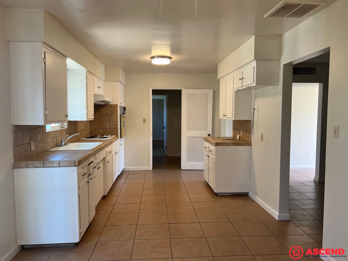 Charming 3-Bedroom Home with Spacious Layout in Northeast Bakersfield – photo 3