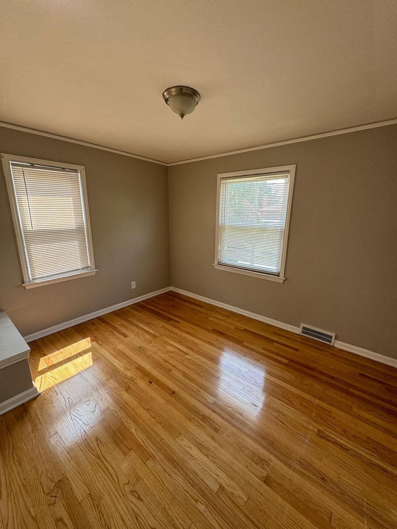 COMING SOON! 3-Bedroom Brick Colonial in Greenwich – photo 3