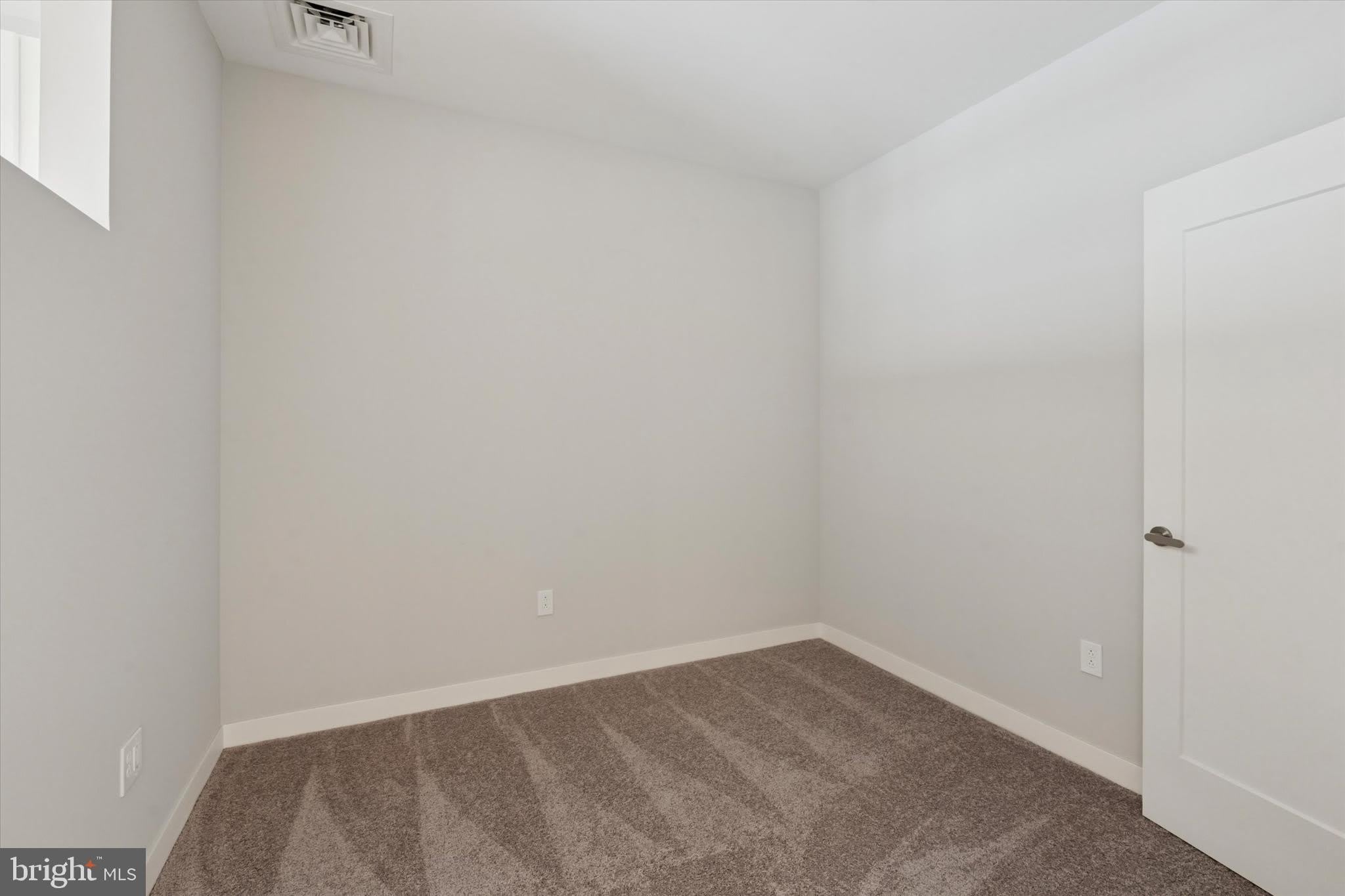 1219-23 CONSTITUTION Avenue – photo 4