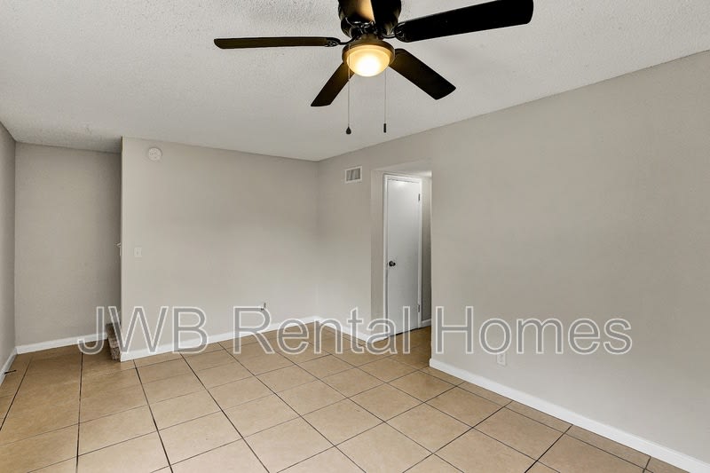 1842 Broadway Ave – photo 3