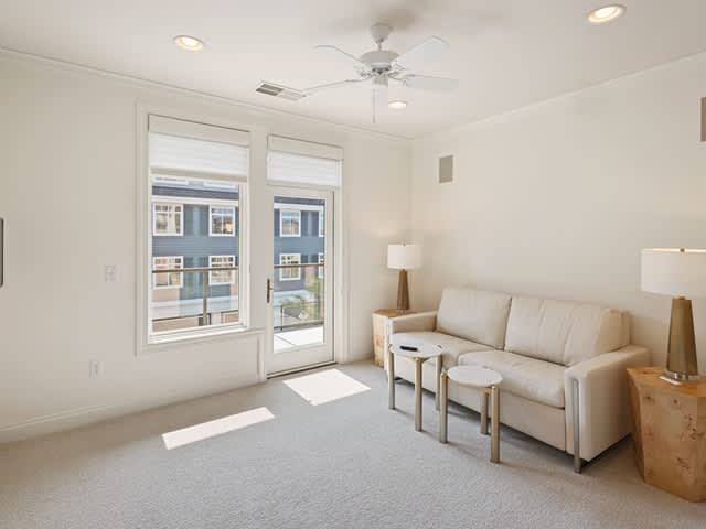 875 Lake St E # 310 – photo 2