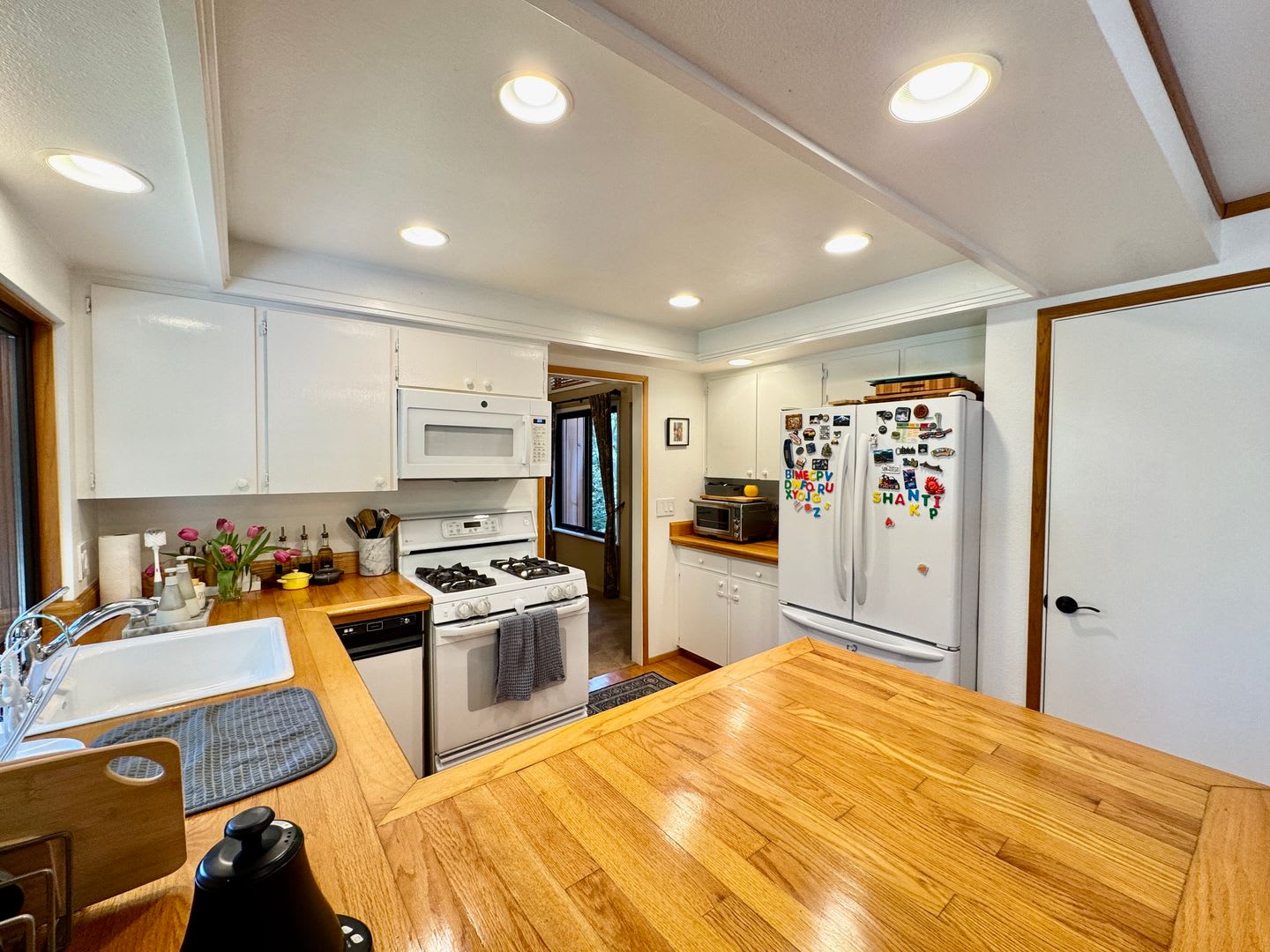 Bellevue Home With A C And Ev Charger – photo 5