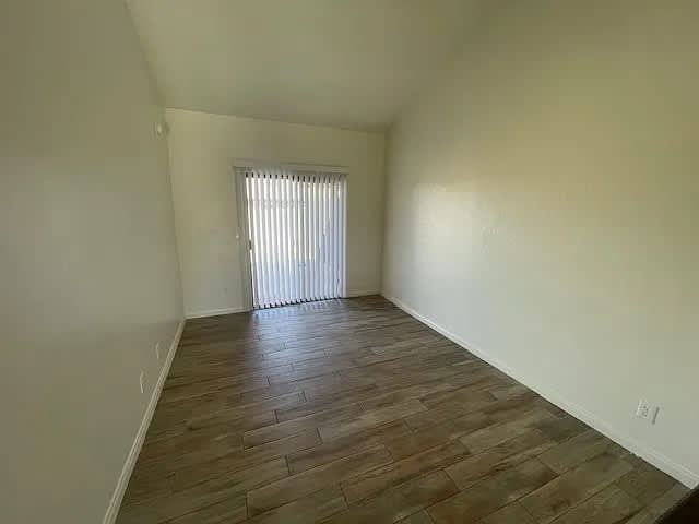 521 W D St Apt H – photo 4