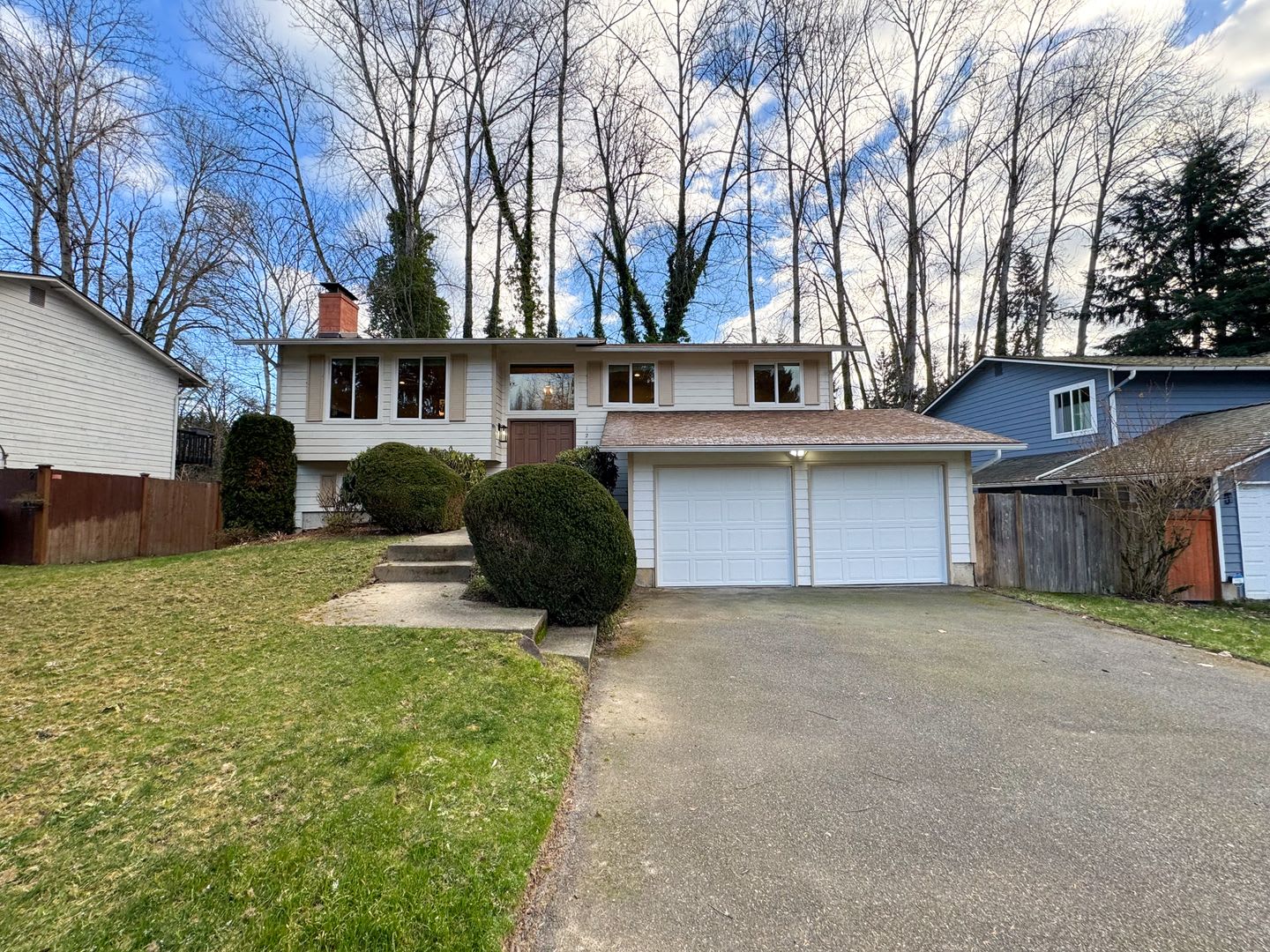 4Bd/1.75Ba Kirkland Home – photo 1