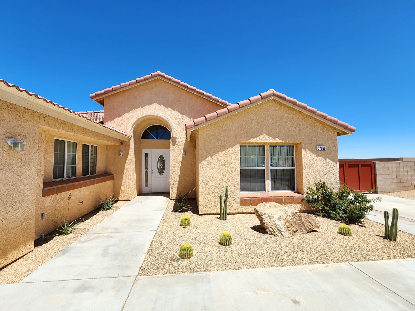 MOVE IN SPECIAL!! Copper Hills 4 Bedroom home with 3 car garage. – photo 2