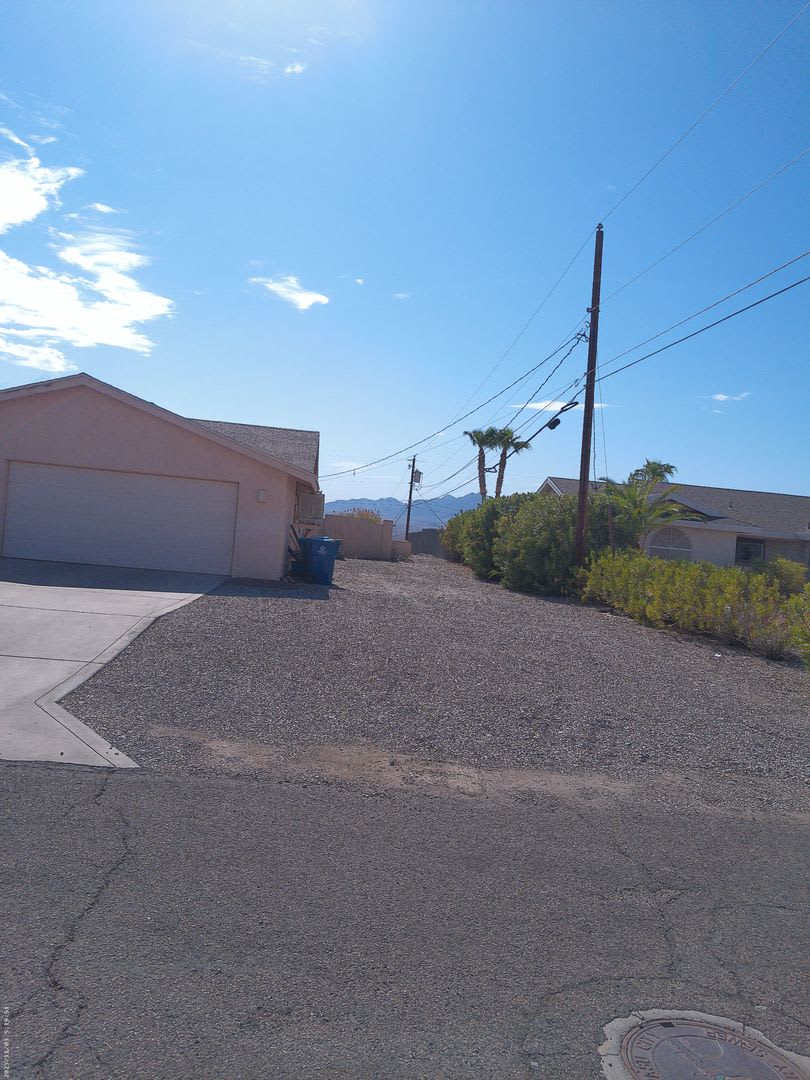 Long-Term Lake-View Rental Pool Home – photo 2